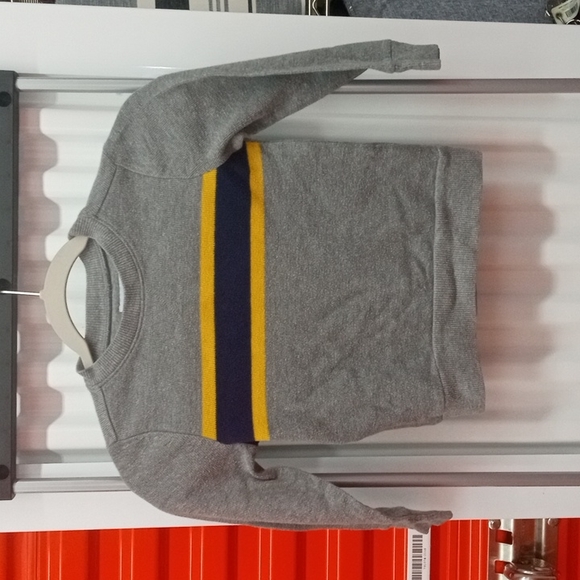 Old Navy Other - Boys old navy pullover sweater size 5T